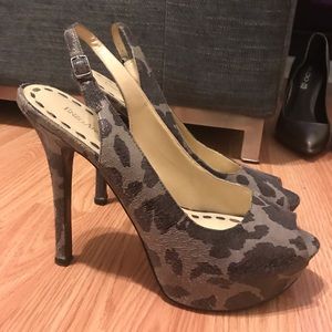 Sling back pumps with platform